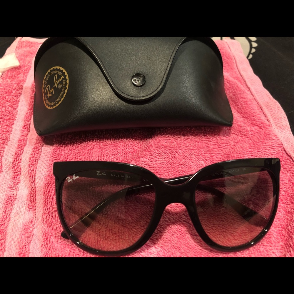 Ray Ban cat RB4126